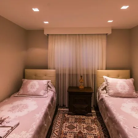 Sleeps 6 Pool Air Con Wifi 바이즈