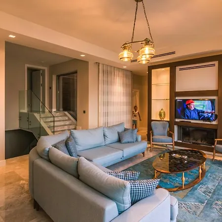빌라 Sleeps 6 Pool Air Con Wifi 바이즈